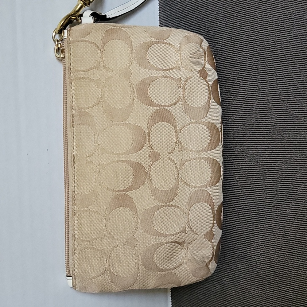 Coach signature C wristlet - Picture 2 of 13